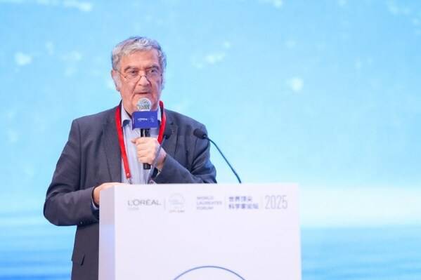 2012年诺贝尔物理学奖得主塞尔日·阿罗什发表演讲 2012年诺贝尔物理学奖得主塞尔日·阿罗什发表演讲