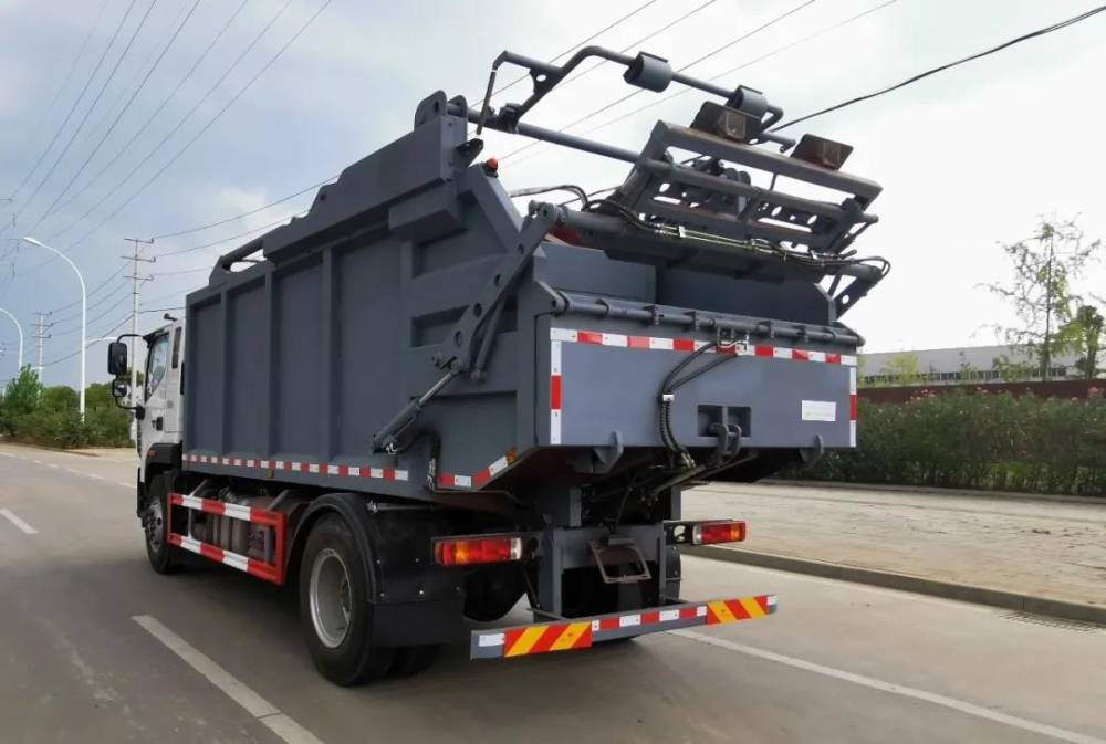 汽油全封闭挂桶式垃圾车全封闭挂桶式垃圾车多少钱一辆