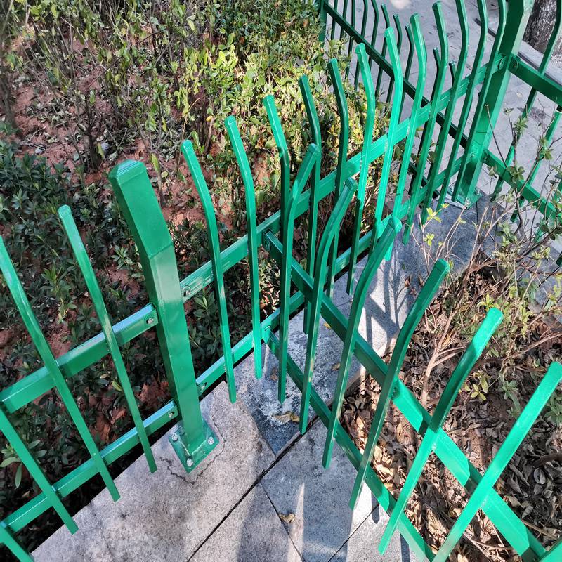 锌钢护栏草坪护栏铁艺护栏栏杆漳州平和隔离带锌钢护栏