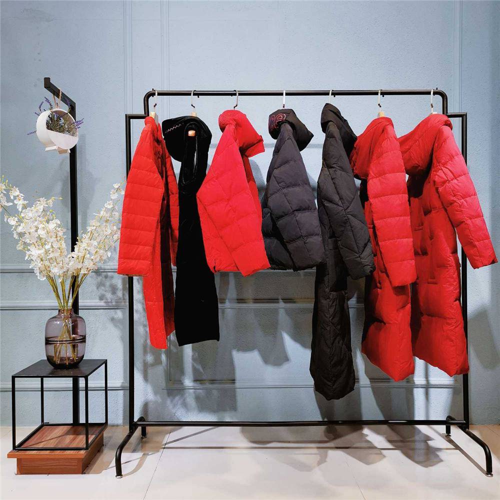 武汉品牌折扣女装批发2021秋易菲长袖肩章装饰青春包臀裙