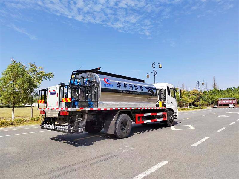 水泥洒布车喷头 洒布图片 山东同步封层车企业