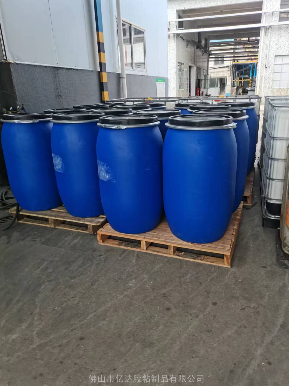 r0022型55固含量耐黄变封箱胶水白色透明压敏胶水亚克力水性胶环保