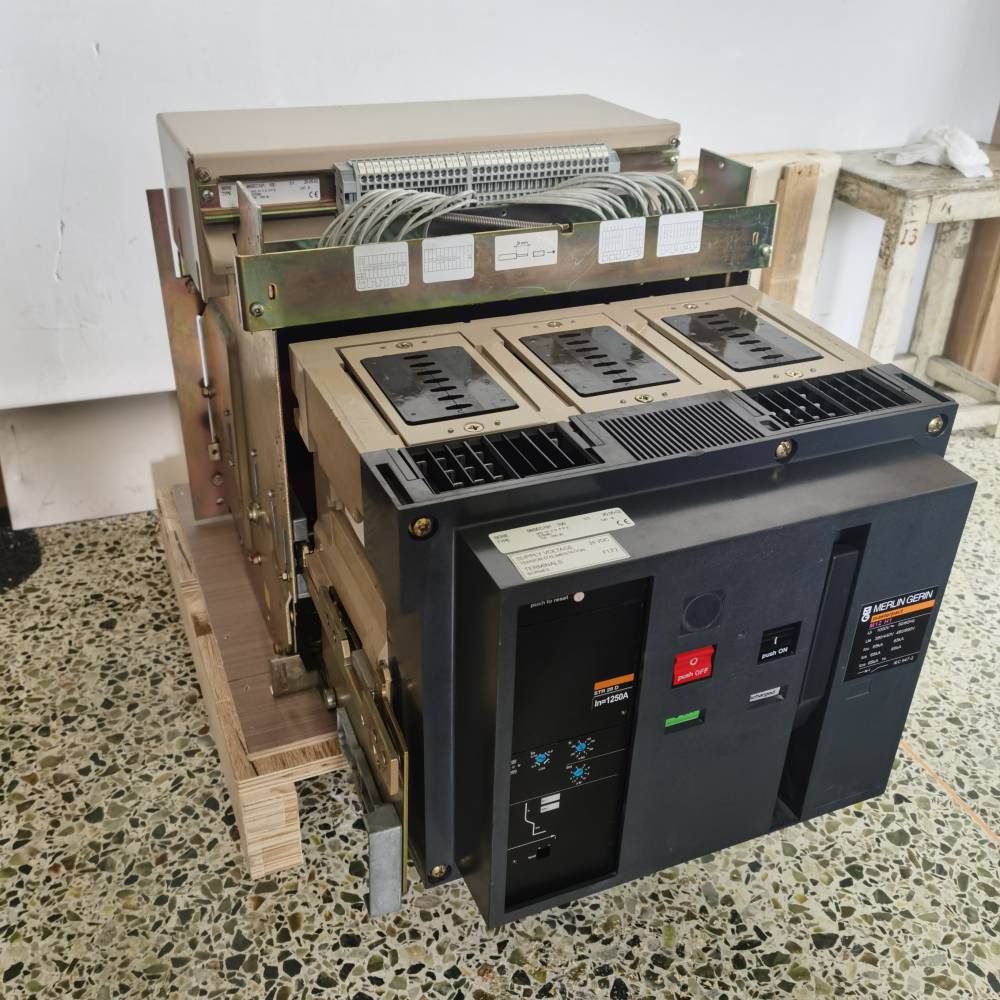 各类低压工控产品:交流接触器,软启动器,塑壳断路器,变频器,真空断路