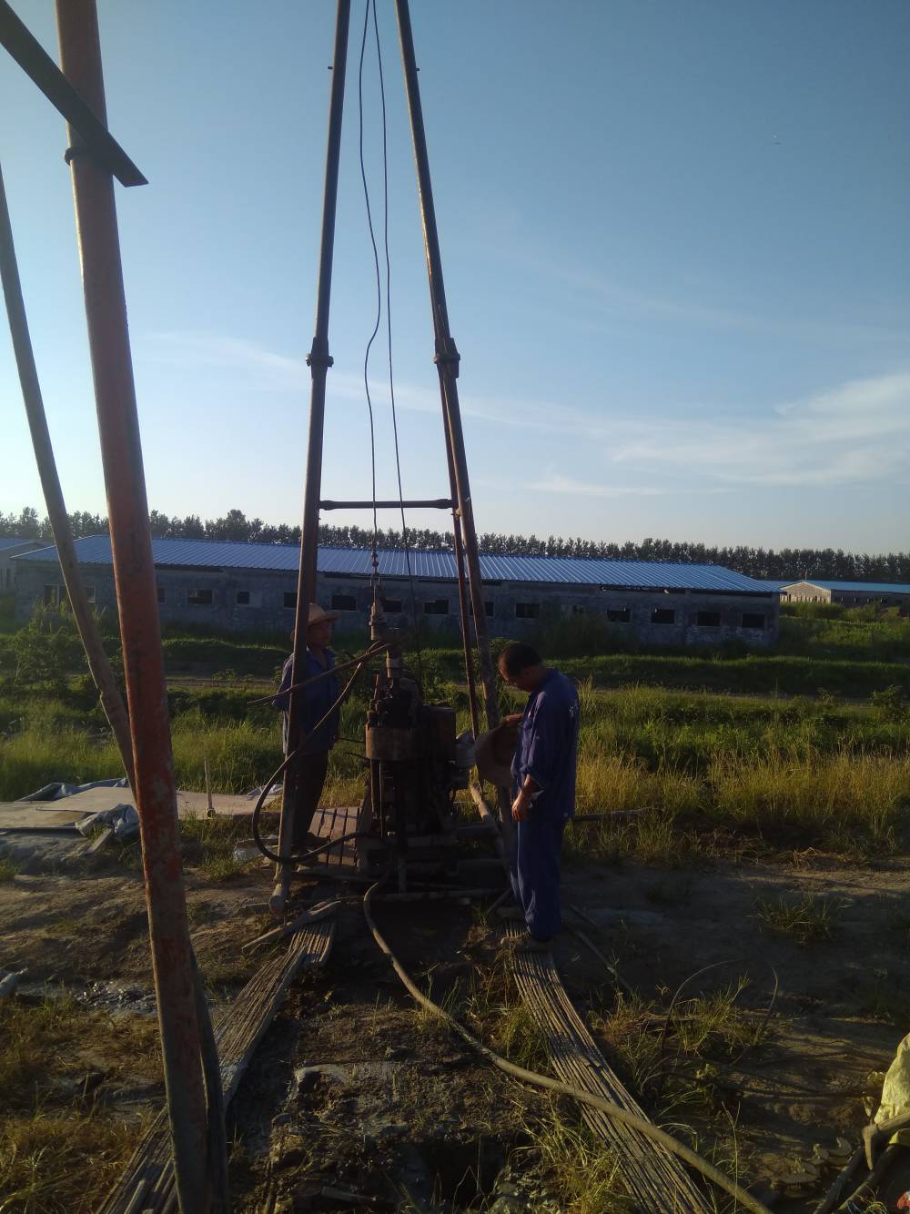 【湖南省专业钻井队;供应钻水井.钻深水井.钻工业用水井;】图片