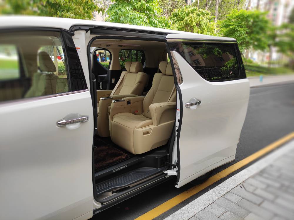 深圳租埃尔法商务车租赁明星商务车租赁丰田埃尔法机场接送日租