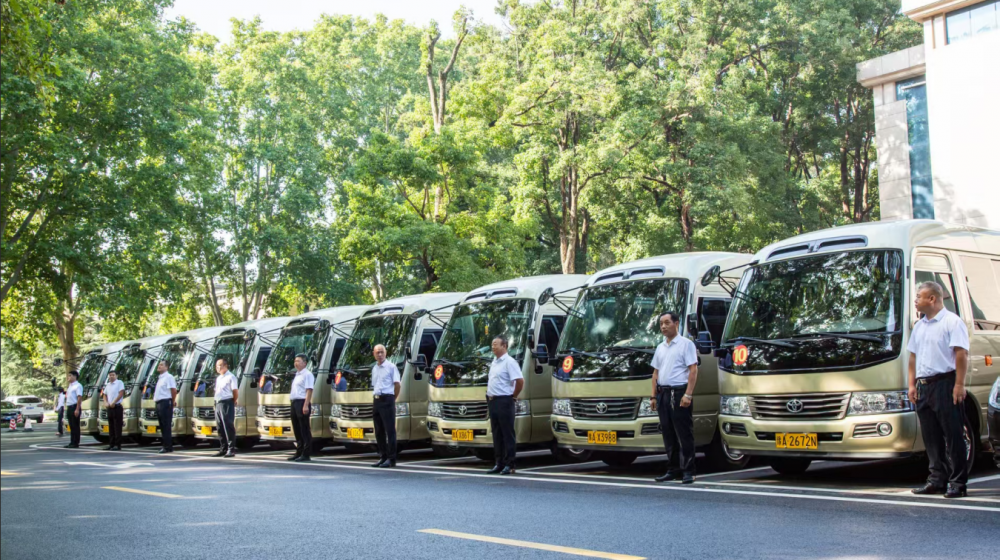 郑州租赁通勤班车企业年会通勤接驳班车临时加班用车调度