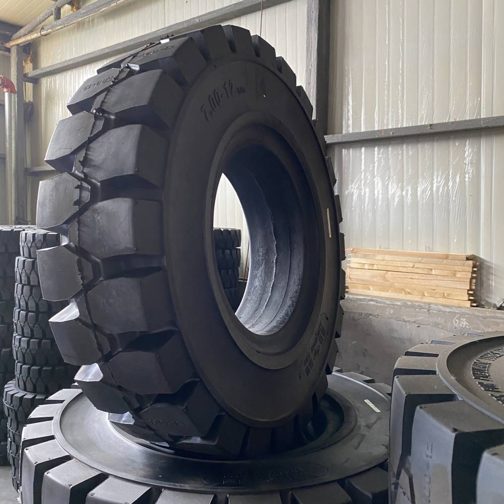 天然橡胶强抓地钢厂用70012叉车实心轮胎长期供应