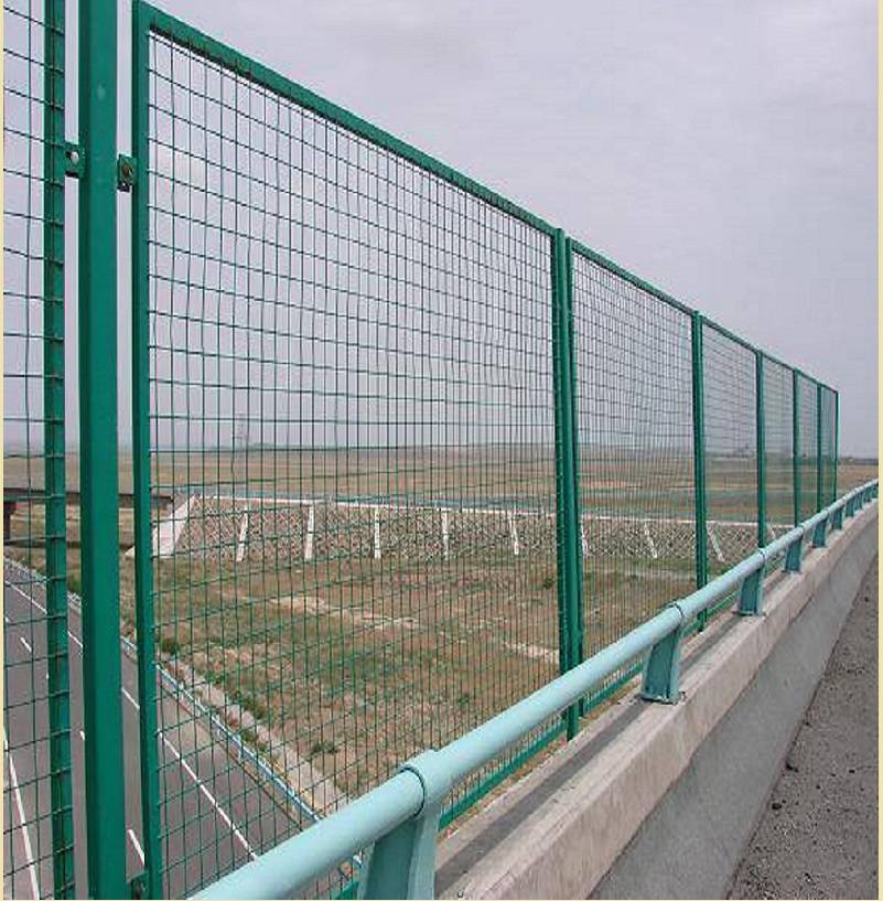 鸿宇筛网高速公路框架护栏网高铁绿网栅栏