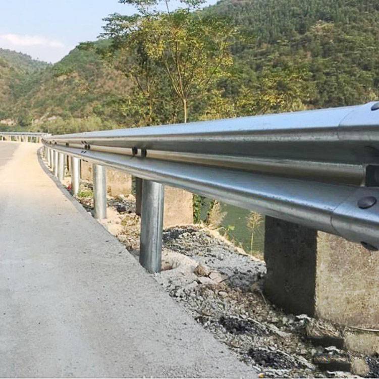 公路用gr-a-4e波形梁护栏波形梁钢护栏厂家发货