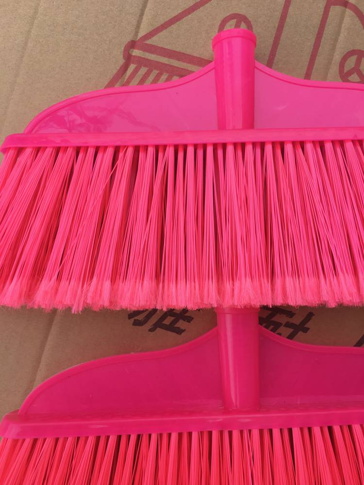 扫把头厂价多款式单手中号塑料清洁用具批发优良扫把头