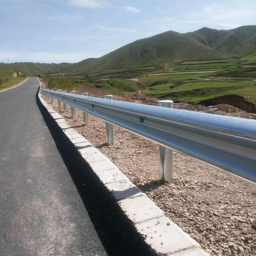 天津津南区二级路防撞护栏浸塑波形护栏q235三波护栏