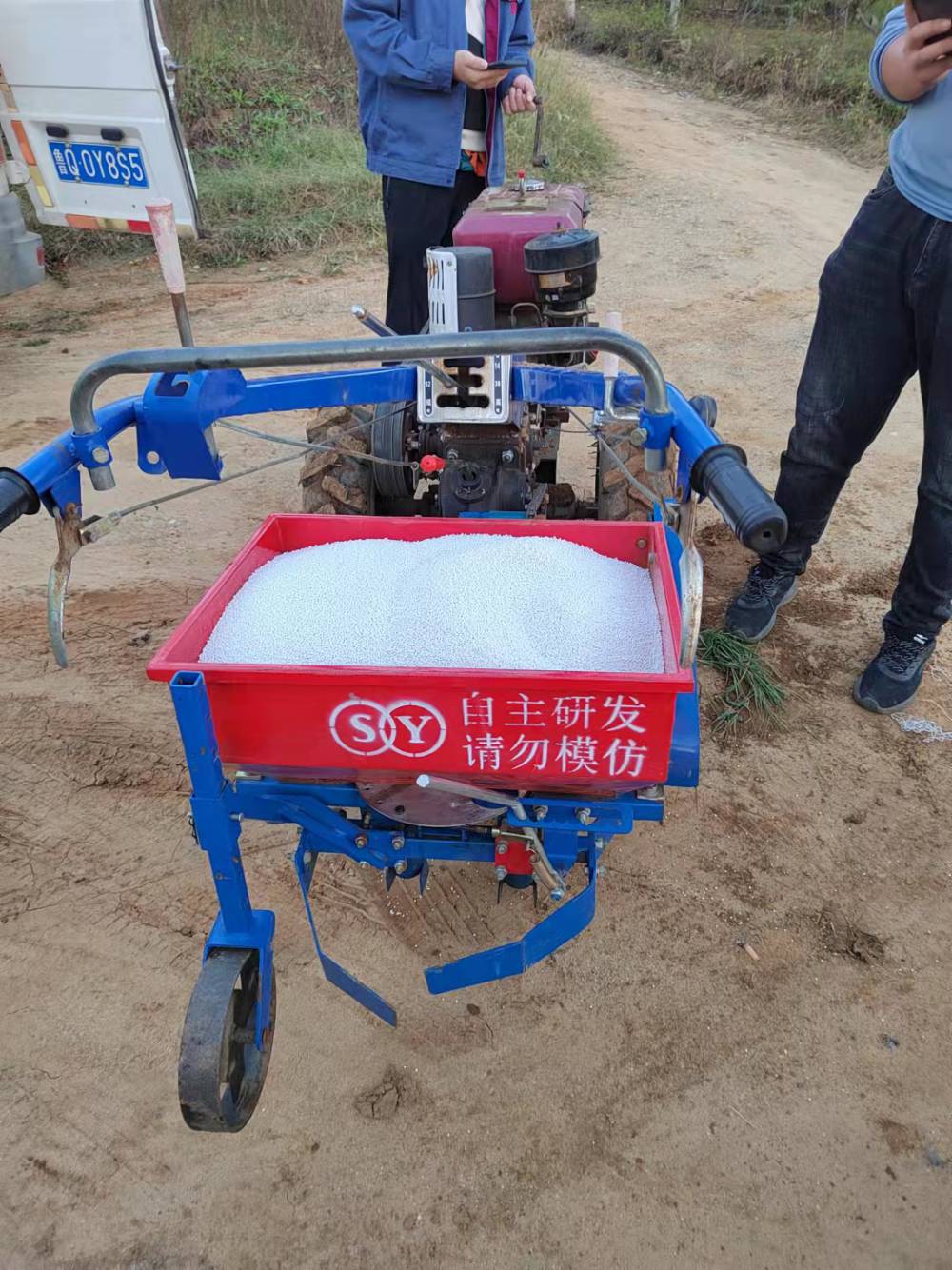 手扶施肥机果园施肥机开沟施肥回填一体机开沟机
