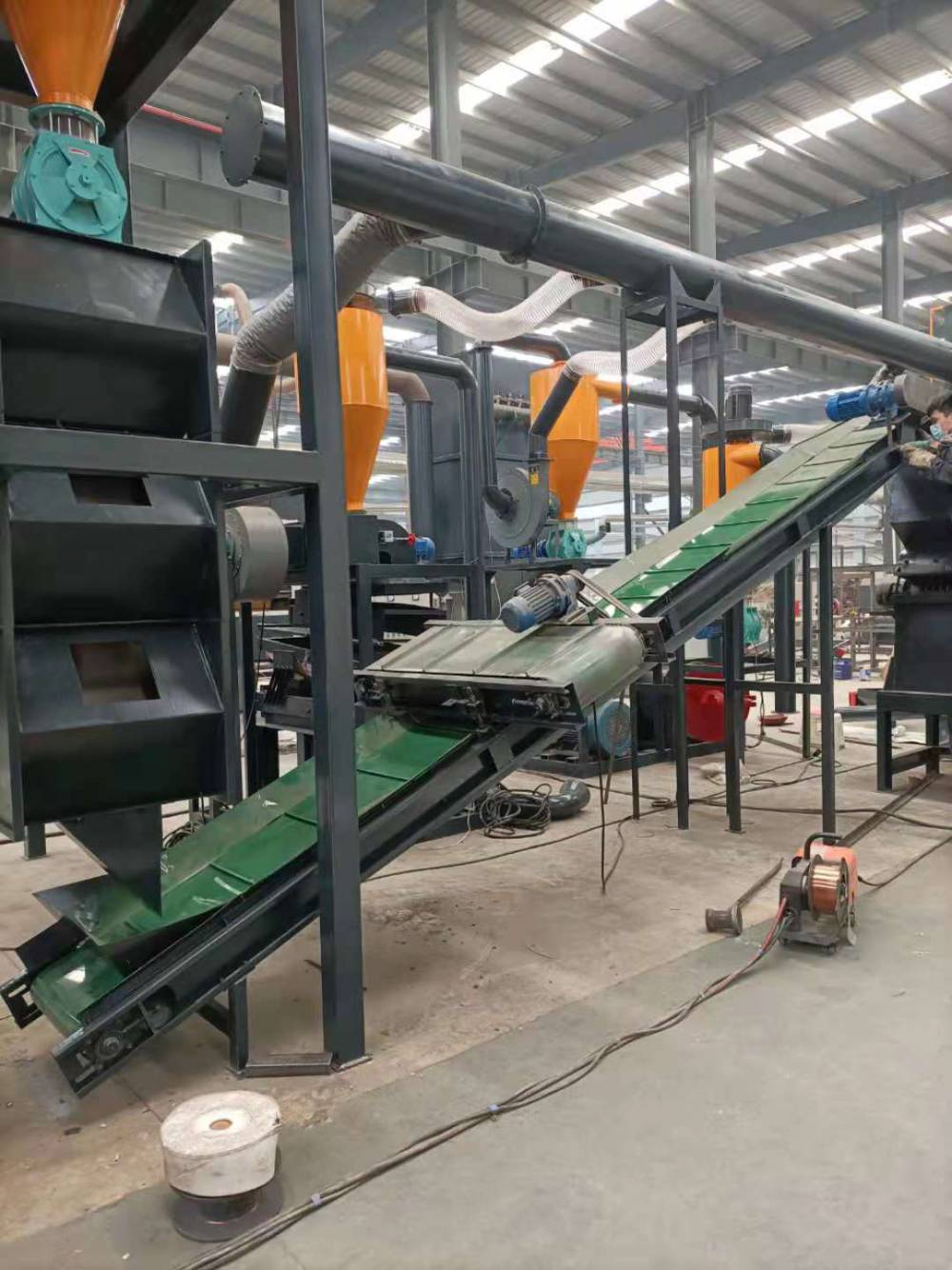 电池拆解铜铝分离机磷酸铁锂电池粉碎机新能源汽车电池回收设备图片