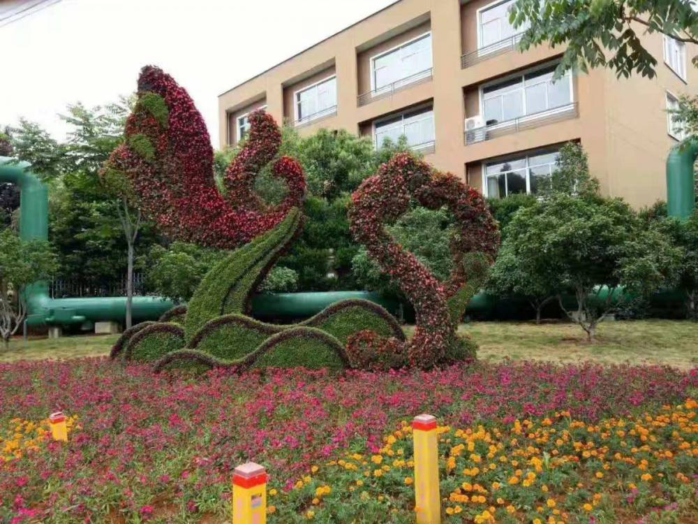 四川甘孜一帆风顺船造型绿雕五色草绿雕定制