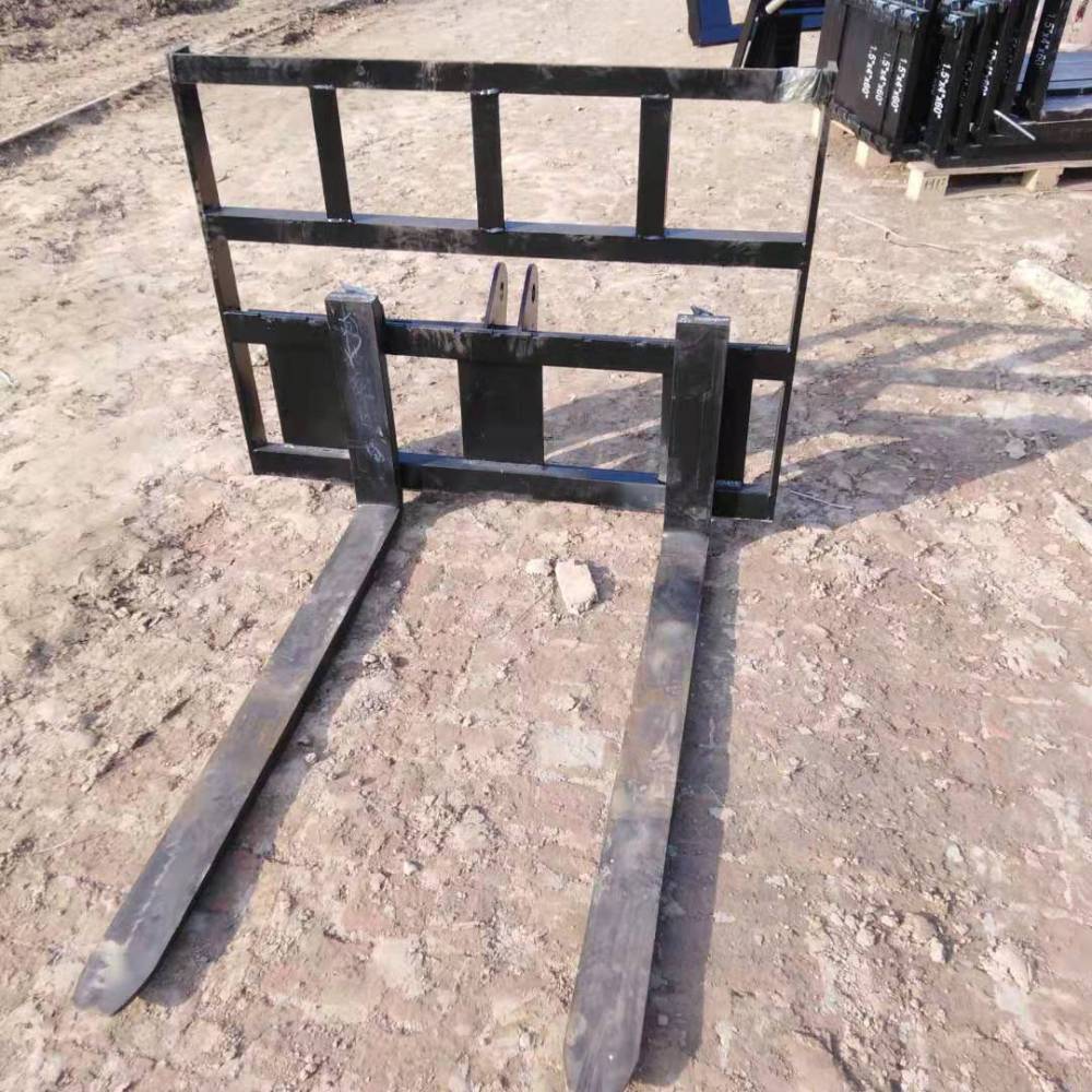 【小铲车改叉车安装尺寸吻合吨位叉子多用途】视频介绍 - 中国供应商