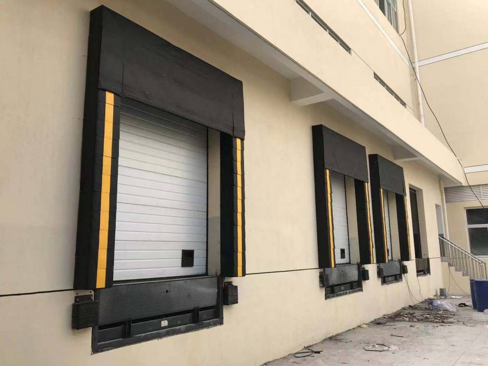 阔福门业超大尺寸工业分节保温滑升门保温外门电动厂房大门