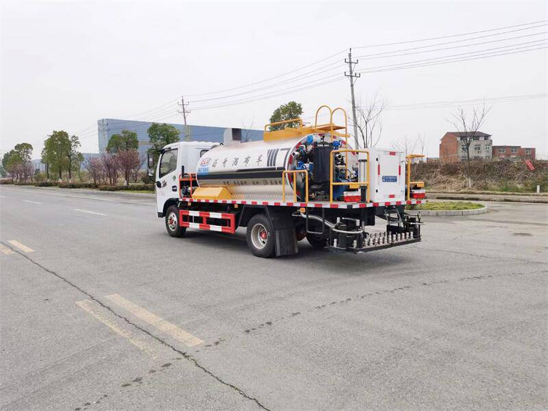 水泥洒布车喷头 洒布图片 山东同步封层车企业