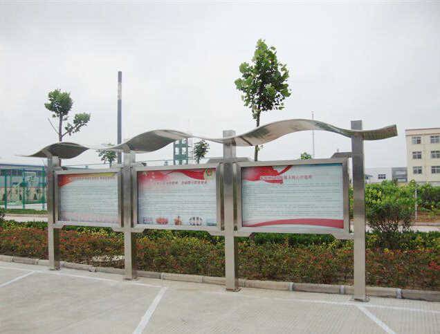南宁武鸣不锈钢宣传栏规格尺寸 带轮子可移动