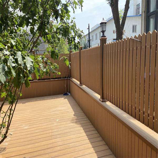 别墅区防腐木围墙栅栏 绿化带隔离围栏 公园景观护栏