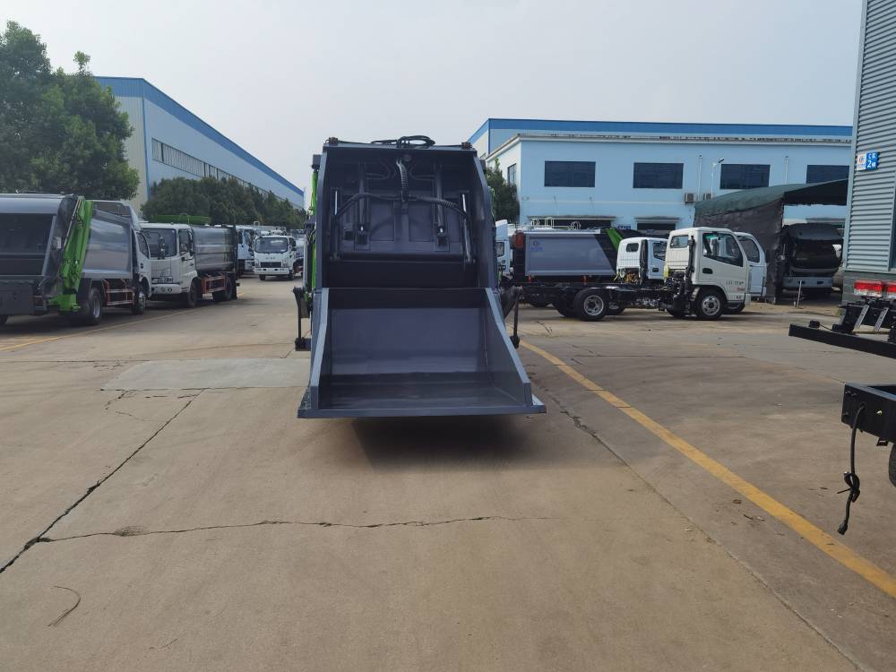 三角斗翻斗5方压缩垃圾车3吨后装压缩垃圾车