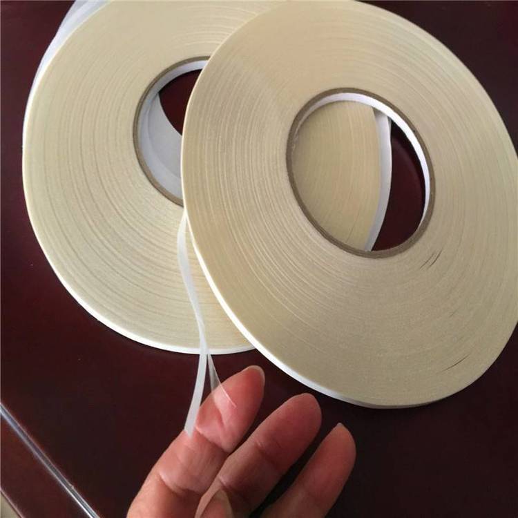 巴萨后腰双星：替补席上的双面胶谁能熬出头？