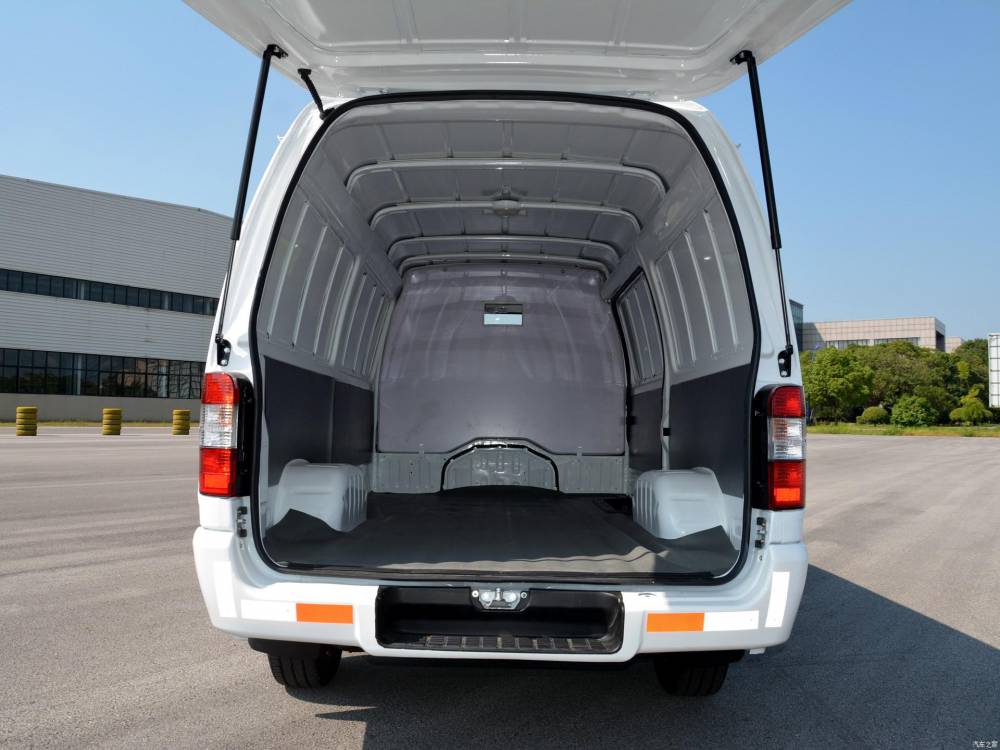 湖南长沙众泰新能源纯电动物流面包货车