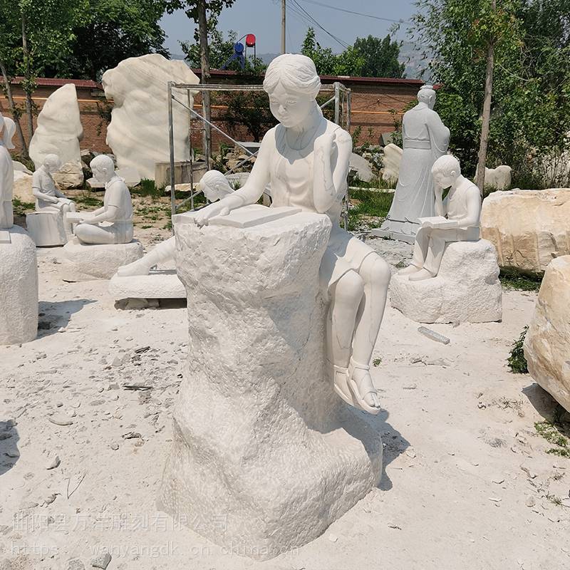 石雕现代人物看书女孩校园读书学生雕像定制学校广场户外石像