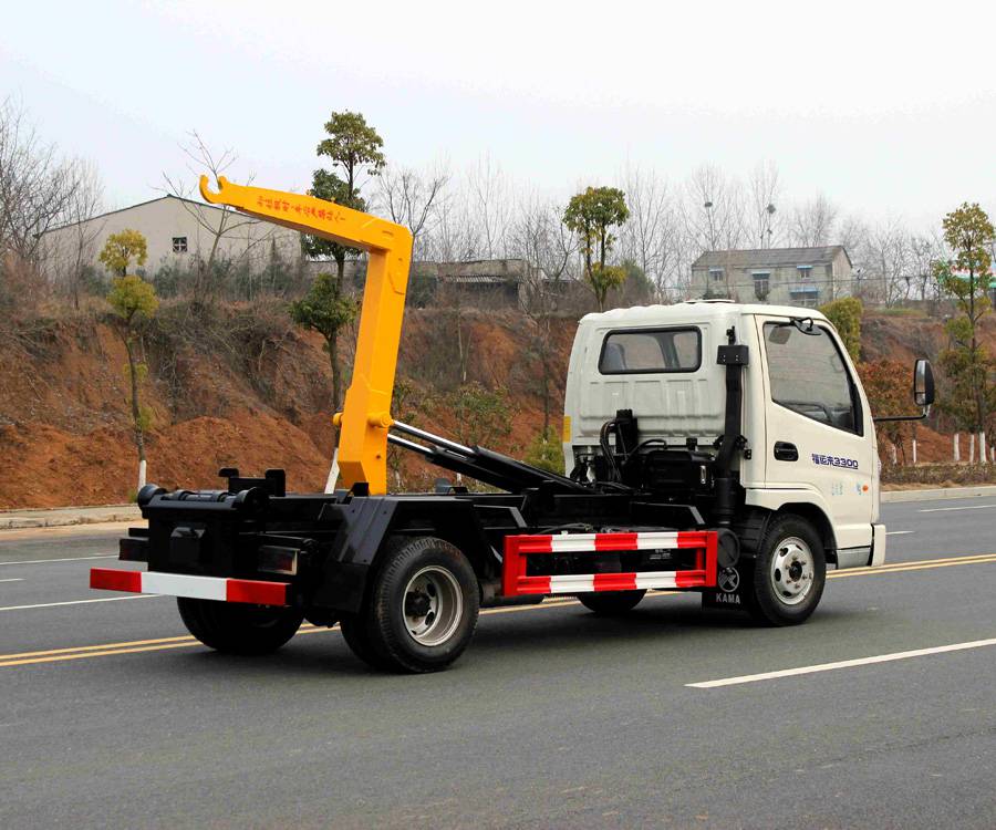 勾臂垃圾车