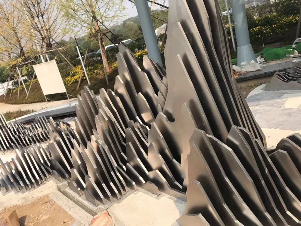 定制304不锈钢圆管扭弯山形雕塑不锈钢假山景观雕塑高清案例图片