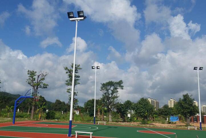 60瓦太阳能板球场高杆灯马山供应