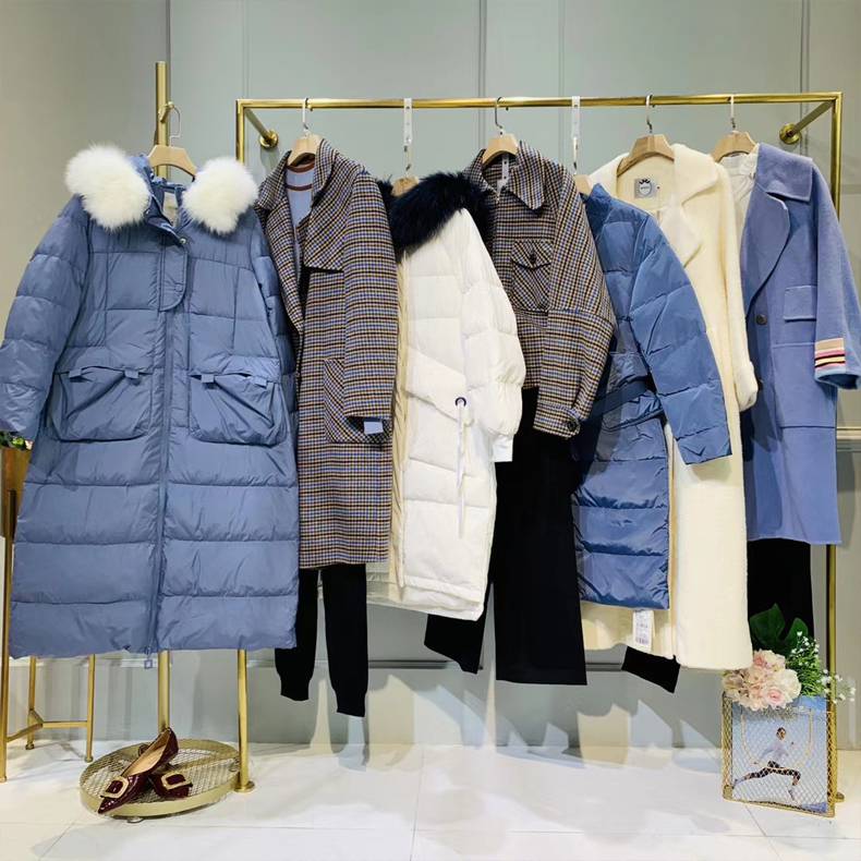 纤女装品牌折扣尾货批发清货直播休闲广西梧州品牌折扣店货源