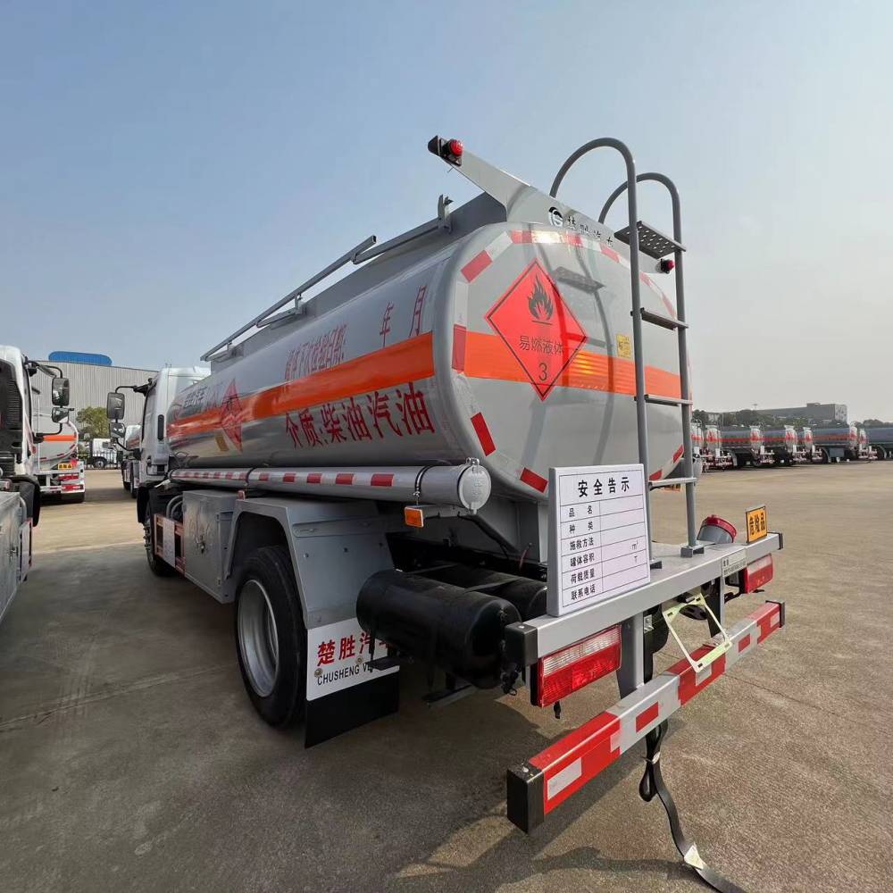 东风福瑞卡85方油罐车7吨加油车玉柴165马力工地柴油运输车