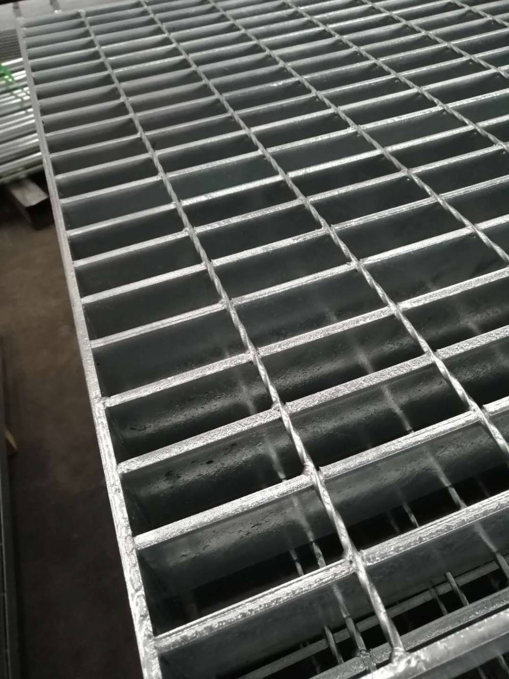 齐齐哈尔集水坑钢盖板重型水沟盖板平台踏步板