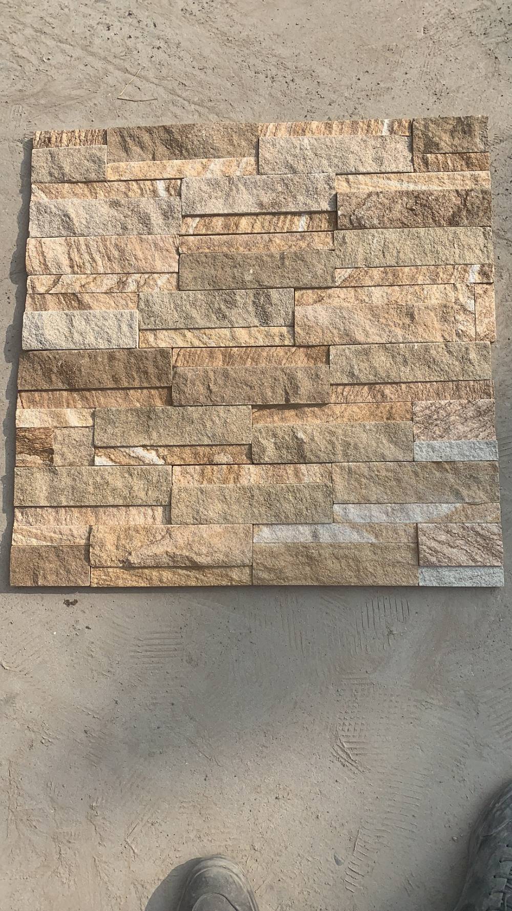 该项目建成国内首条利用原状磷石膏生产“磷石膏人造石”生产线