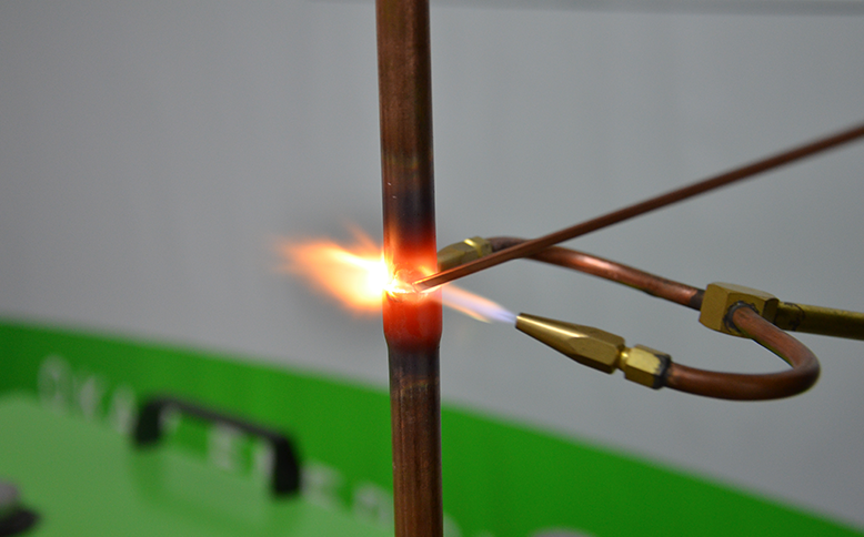 教程教你如何使用氢氧焰焊接空调铜管