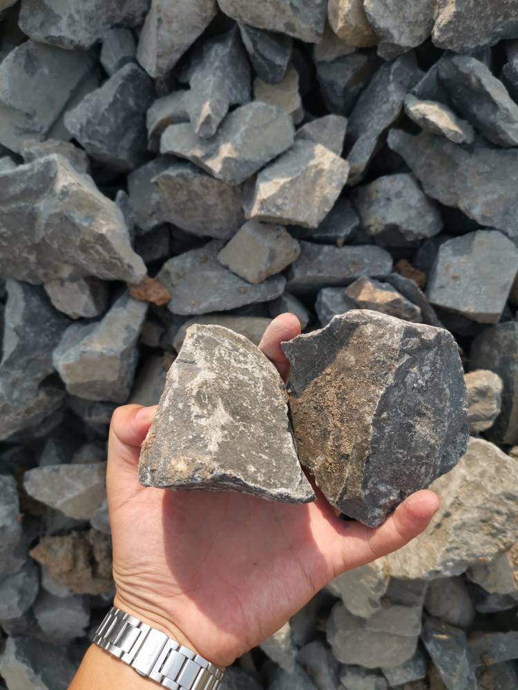 供应玄武岩矿石玄武岩岩石玄武岩块石玄武岩大石玄武岩碎石20120mm