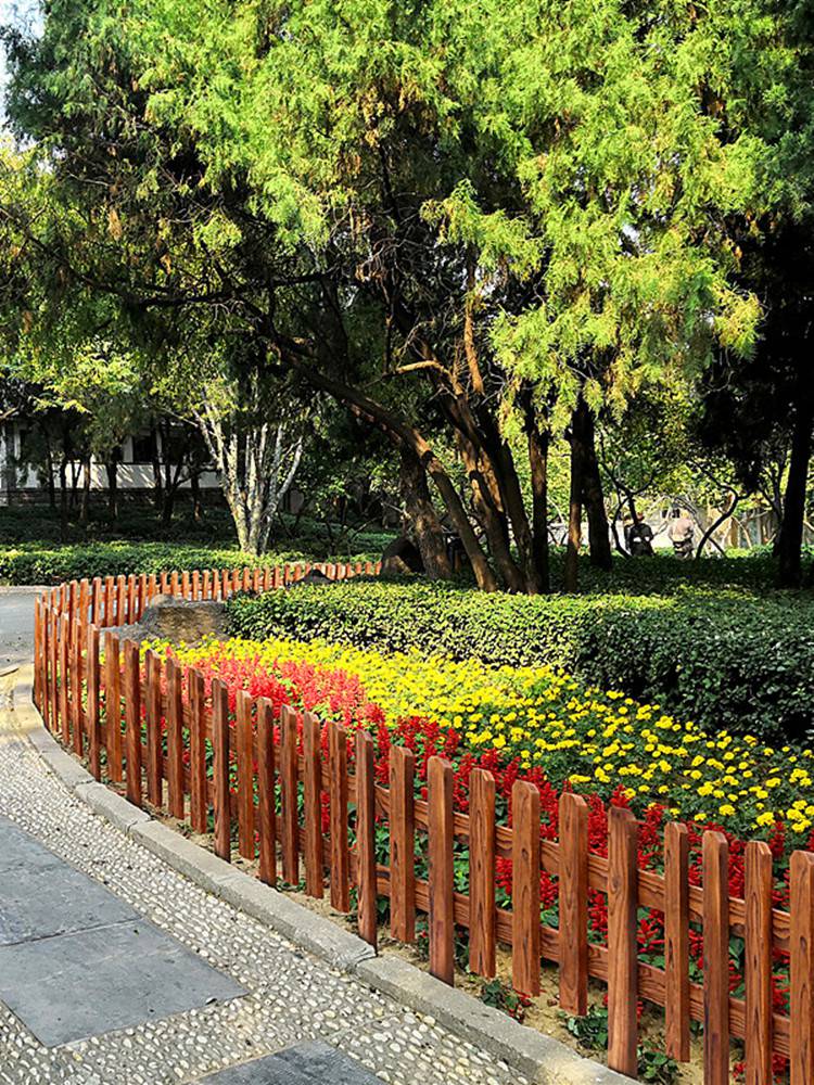 别墅区防腐木围墙栅栏 绿化带隔离围栏 公园景观护栏
