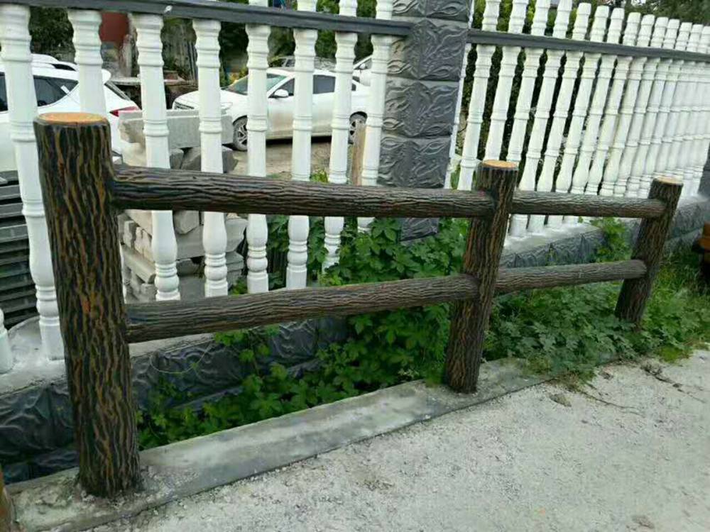 景观水泥仿树皮栏杆耐水性很强.