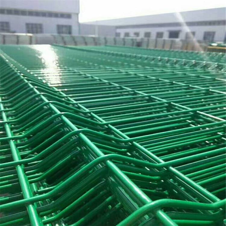 定制公路护栏网 支持定制 公路护栏网围栏定制生产 万泰