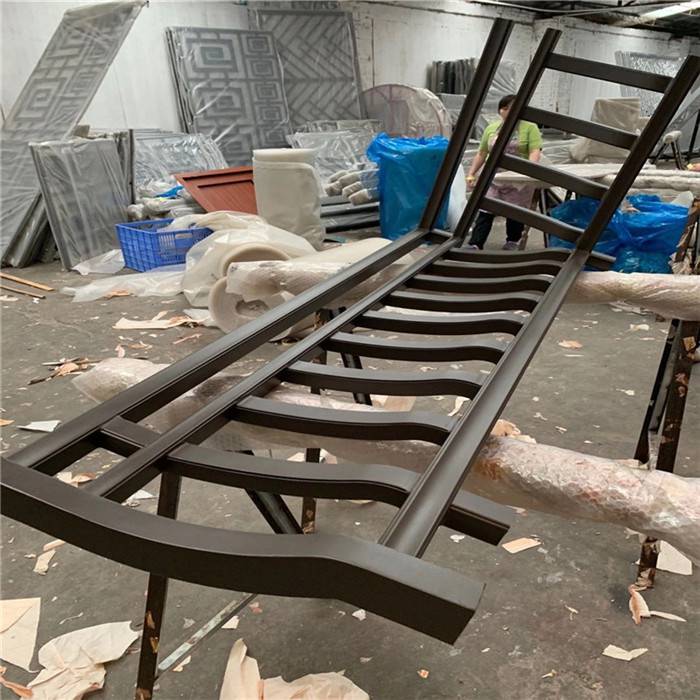 别墅阳台美人靠栏杆咖啡色吴王靠铝合金栏杆定制