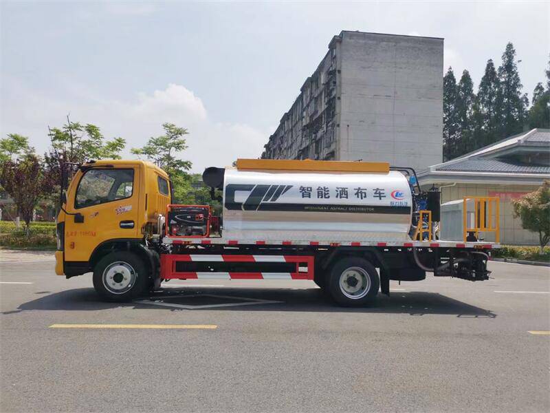 安徽纤维同步碎石封层车选哪家 水泥撒布车源头厂家