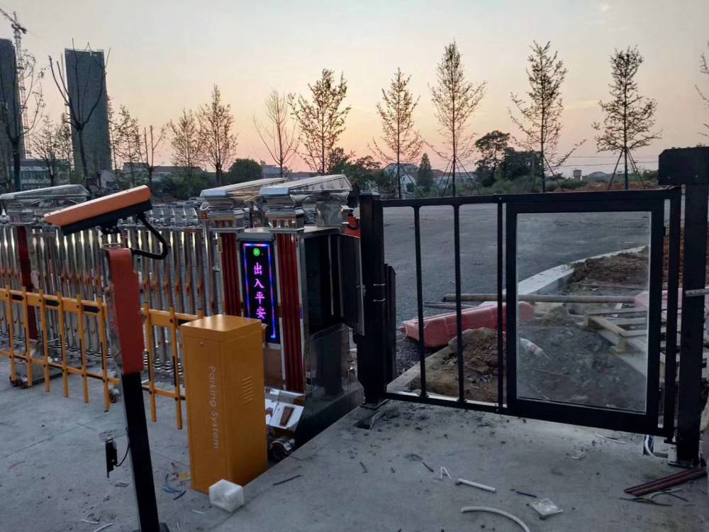 鹿晟车牌识别无人值守电动道闸人脸识别门禁厂家