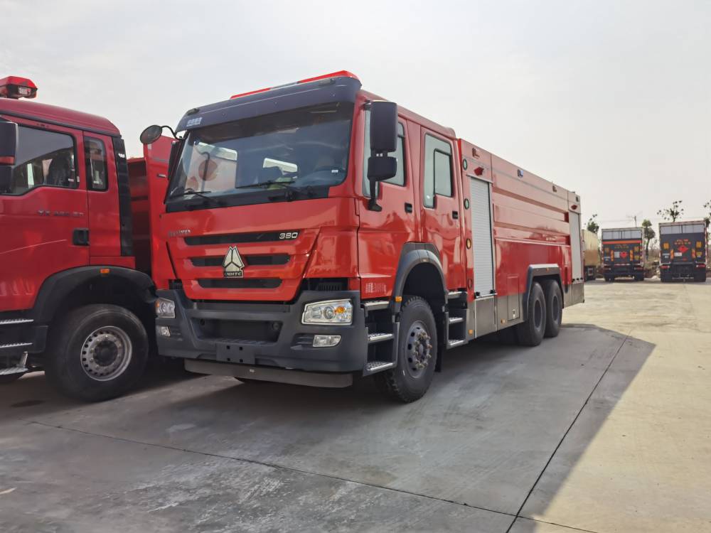 重汽豪沃后双桥15吨16吨水罐消防车大型水罐消防车