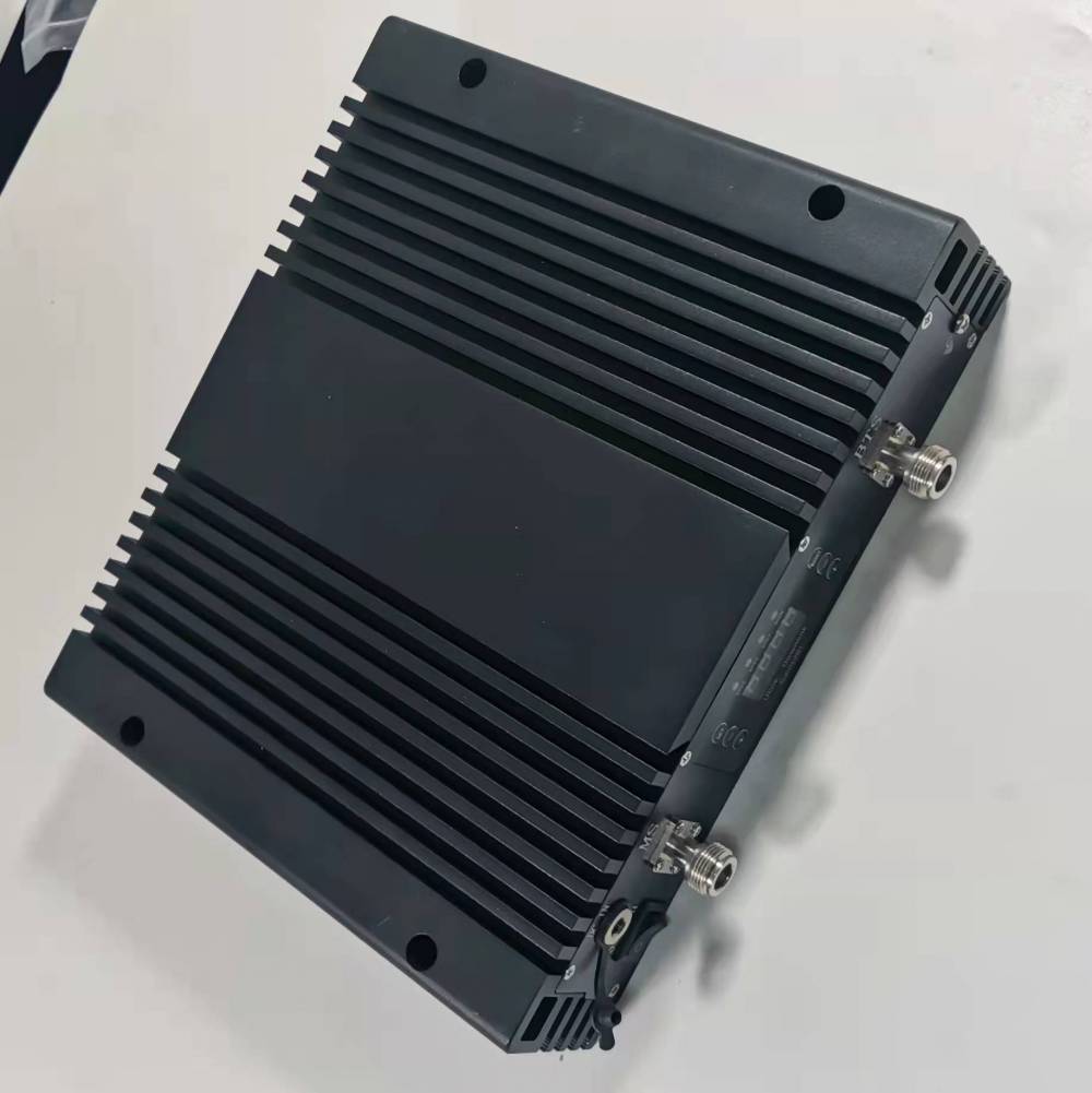 大概率直放站2g4g信号增强器9001800中继器