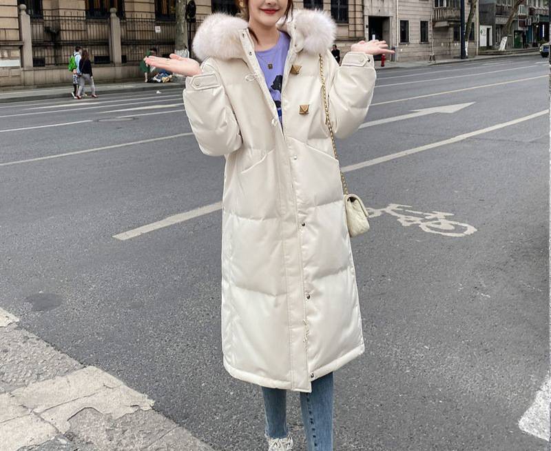新疆博尔塔拉品牌羽绒服清货加厚包芯纱毛衣女服装批发商从哪里进货