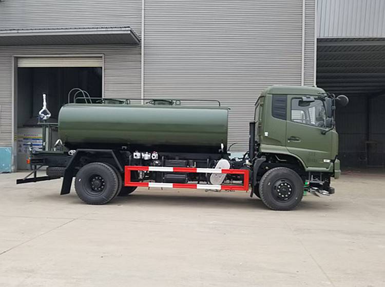 4驱森林越野消防洒水车全地形灭火运水两用水罐车