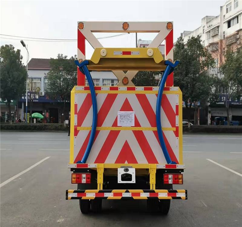 防撞车防撞缓冲车道路施工防撞车100k高速公路防撞包