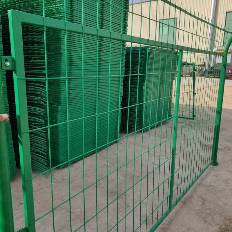 【水源地封闭隔离栅 河道临边防护网图片】水源地封闭隔离栅 河道临边