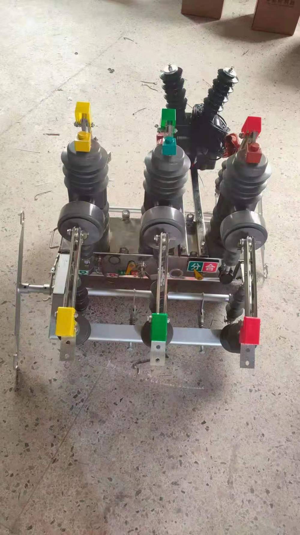 10kv柱上开关真空断路器zw3212630a的安装图纸