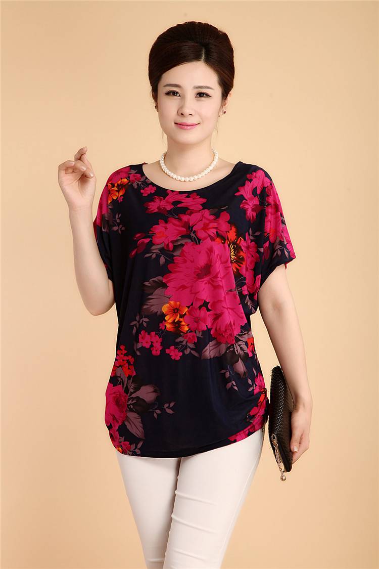 即墨中老年服装批发中老年妈妈绣花百搭短袖t恤女上衣服4050新手摆